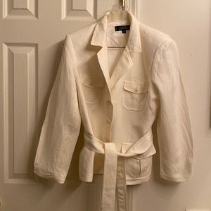 Kasper white blazer. 4 pockets with tie belt
